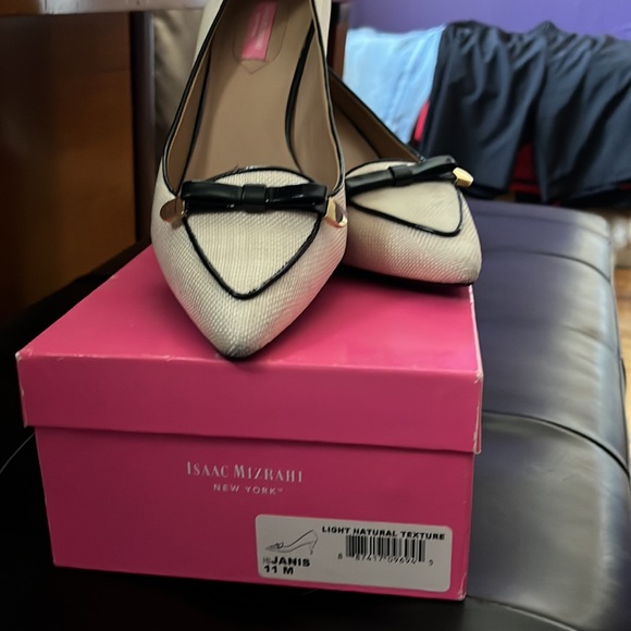 Isaac Mizrahi light natural texture is Janis - Picture 2 of 9